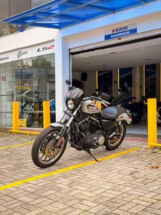 HARLEY-DAVIDSON SPORTSTER XL 883 R 
